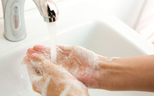 handen wassen om het verschijnen van parasieten in het lichaam te voorkomen